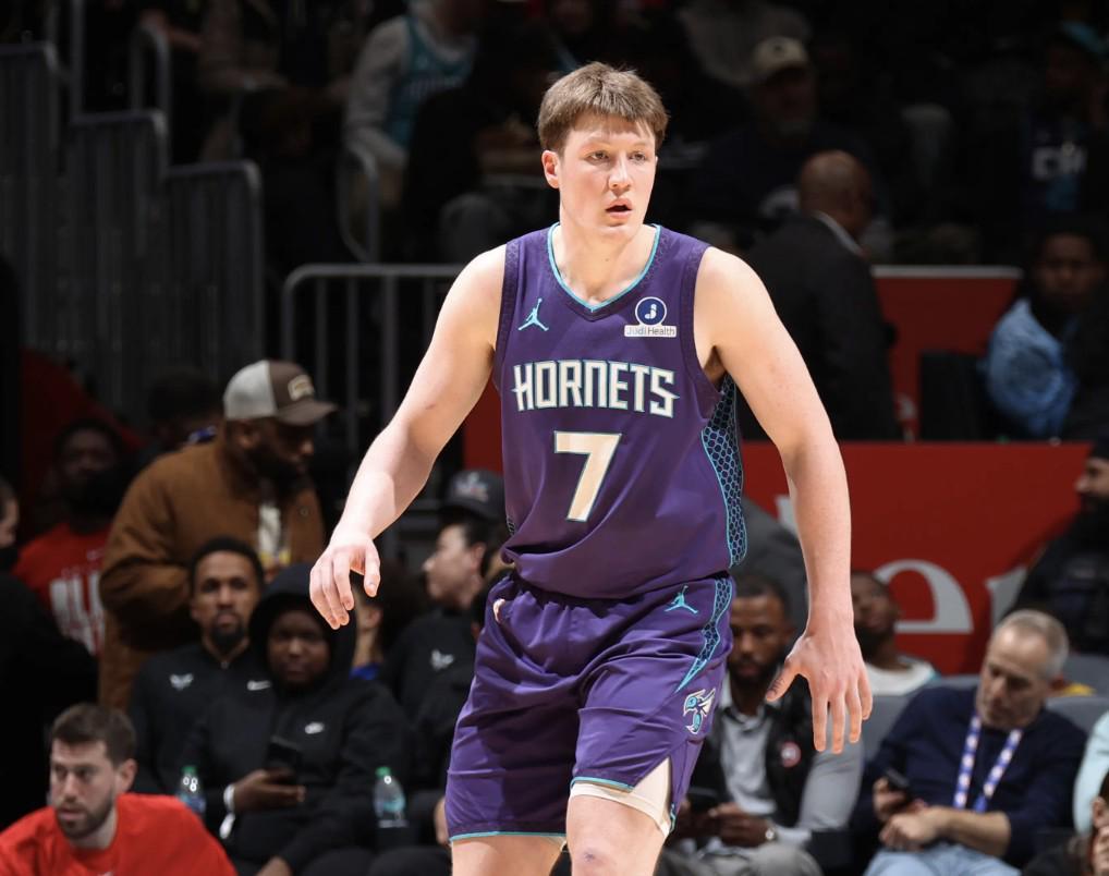 欧冠比赛时间-NBA新一期新秀榜：克努佩尔反超弗拉格登顶榜首，埃奇库姆第三