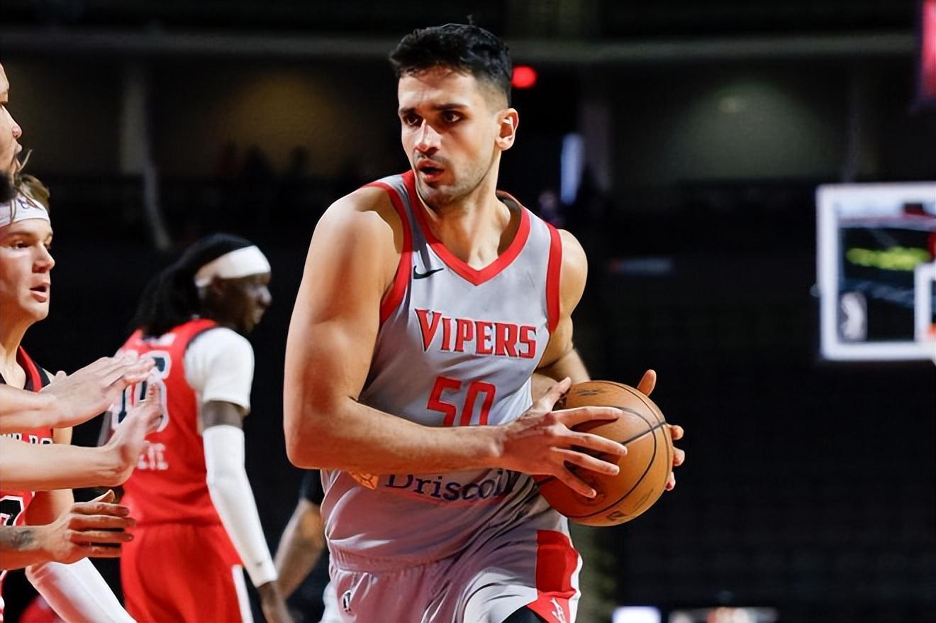 欧冠数据统计-火箭二队首秀表现抢眼，但土耳其中锋到了第二场立刻状态下滑了？