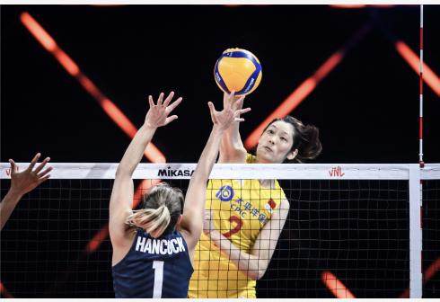 欧冠直播在线观看-中国旗手偏爱“大高个” 1米98的朱婷是不是稳了？